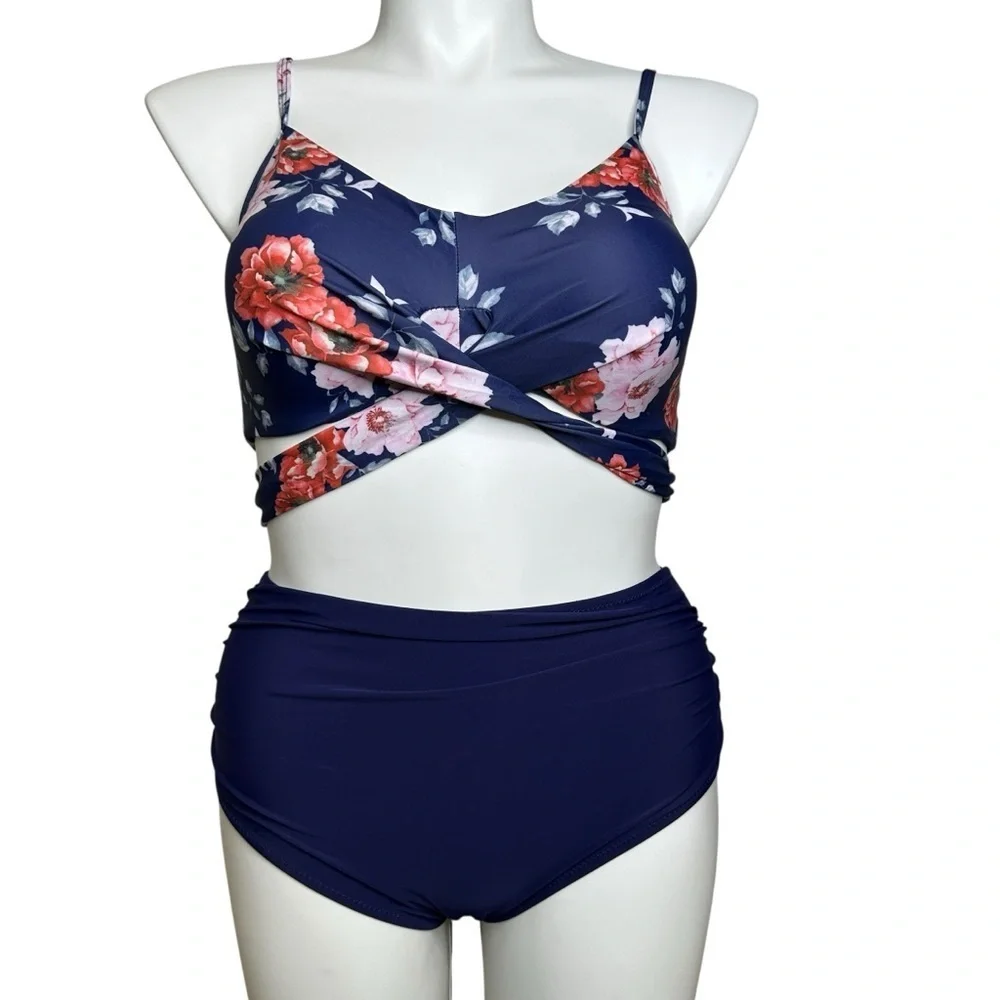 Woman's Floral Twist-Front Bikini Top NWOT Large